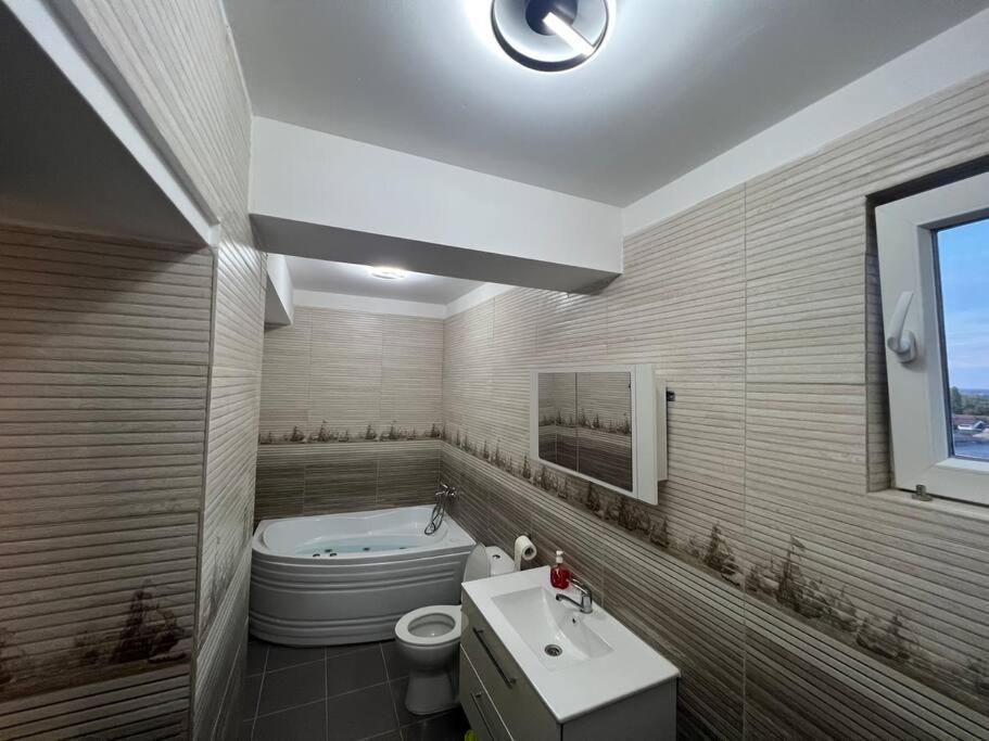 קריובה Lovely Flat With Bathtub 5 Mins From Center מראה חיצוני תמונה